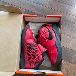 Nike toddler size 8 sneaker